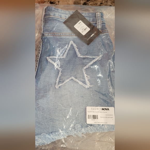 Fashion Nova- You're a Star Cut Off Denim Shorts *NWT* - Picture 9 of 10